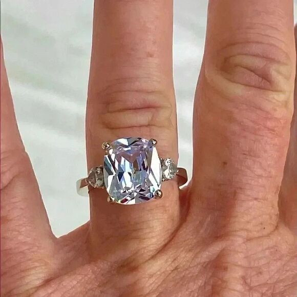 Amazing Woman’s White Sapphire Engagement Ring - Picture 4 of 6